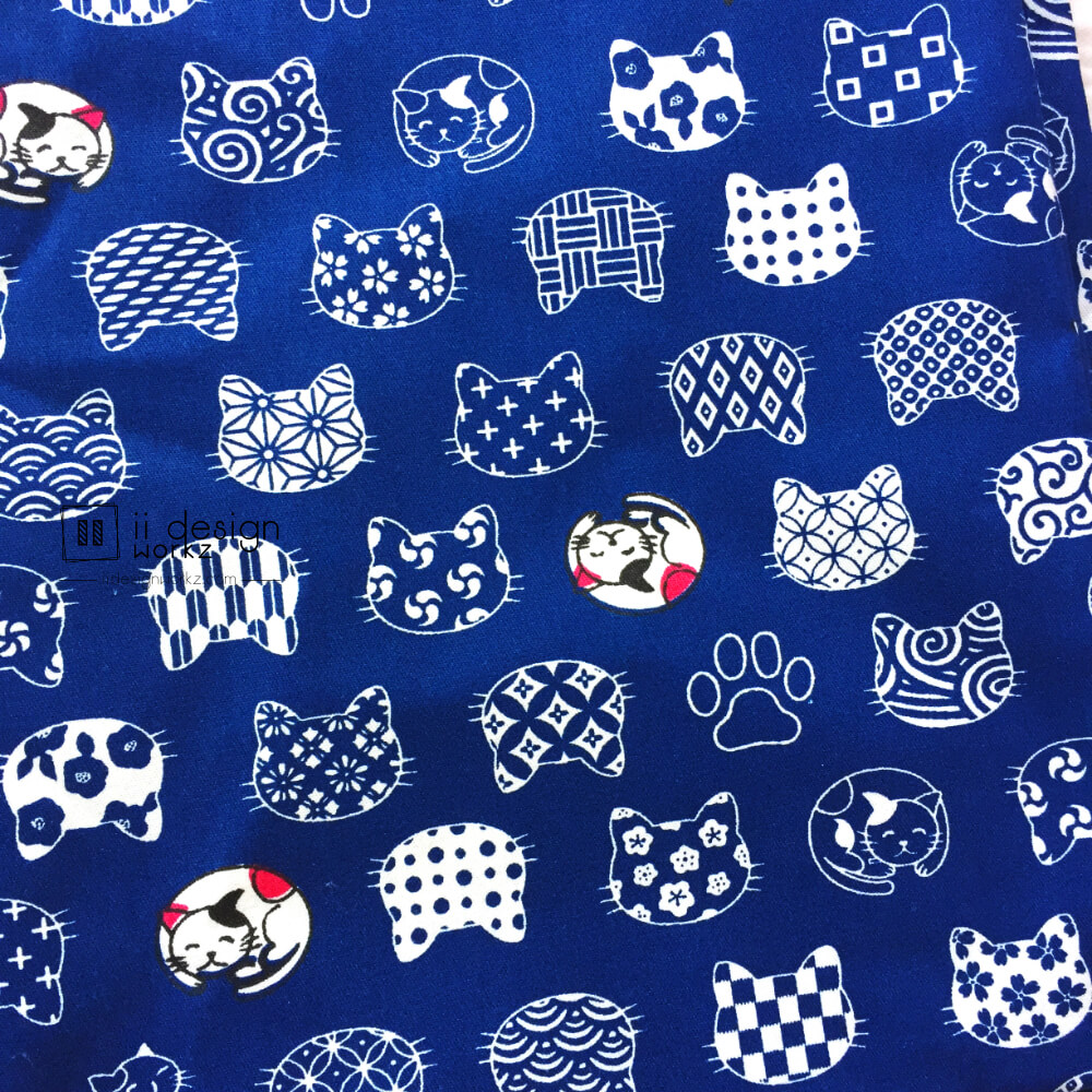 Cotton Fabric Singapore: Standard - Tiny Japanese Fortune Cats on Navy Background Cotton Fabric「 ii Design Workz 」